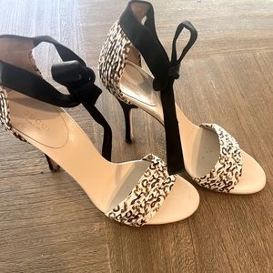 Gucci Satin Hill size 8